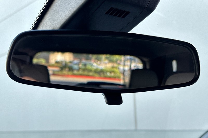 Chevrolet Equinox Vehicle Full-screen Gallery Image 25