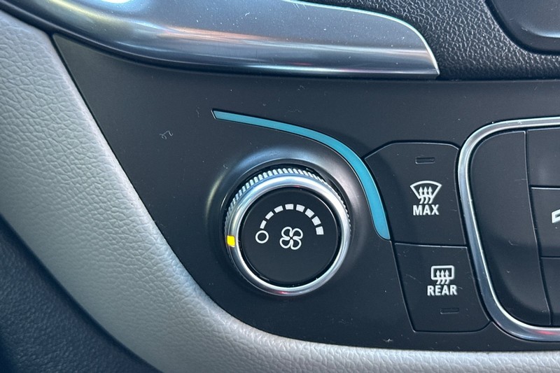 Chevrolet Equinox Vehicle Full-screen Gallery Image 29