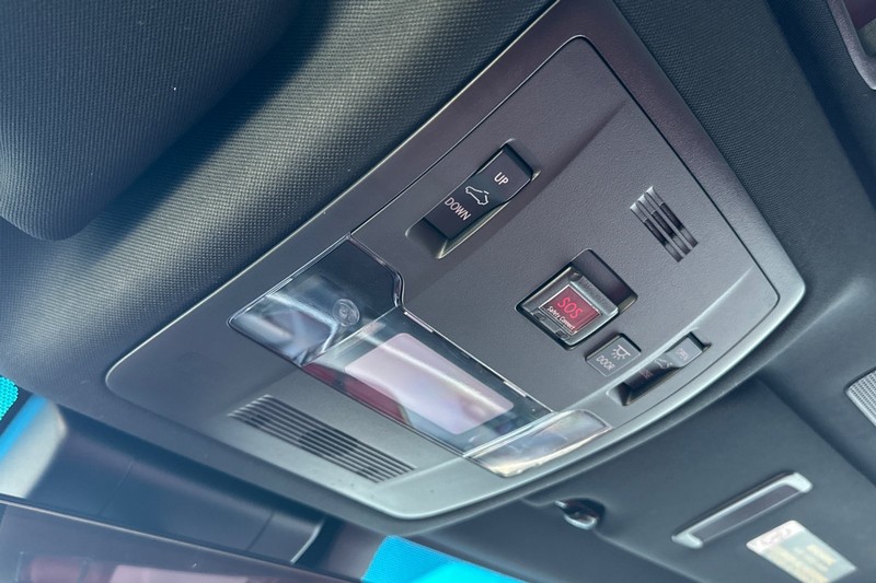 Lexus ES Vehicle Full-screen Gallery Image 23