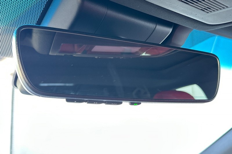Lexus ES Vehicle Full-screen Gallery Image 24