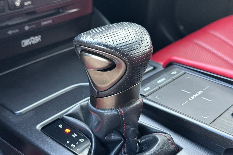 Lexus ES Vehicle Full-screen Gallery Image 30
