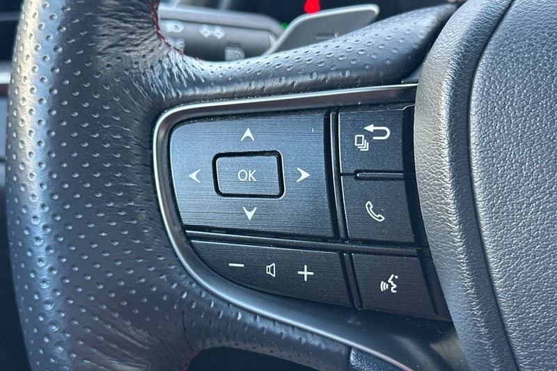Lexus ES Vehicle Full-screen Gallery Image 33