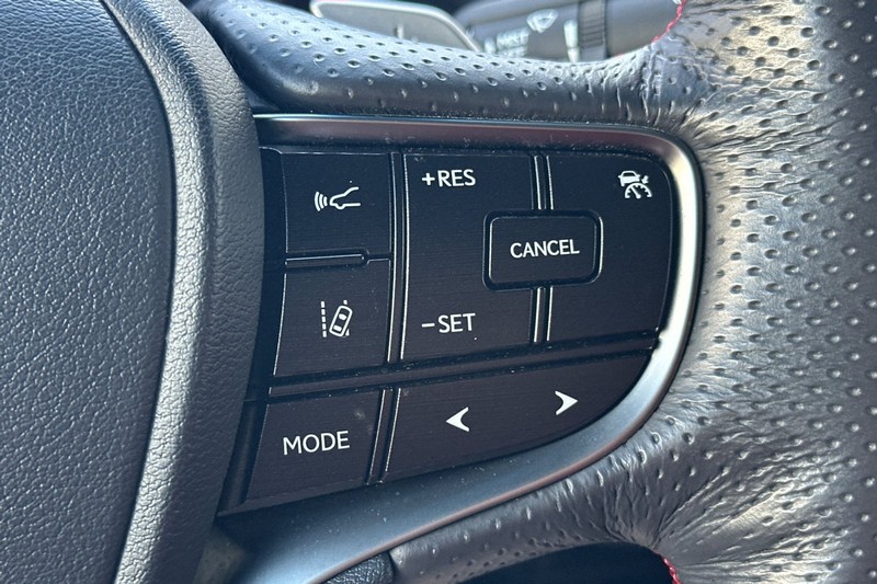 Lexus ES Vehicle Full-screen Gallery Image 35