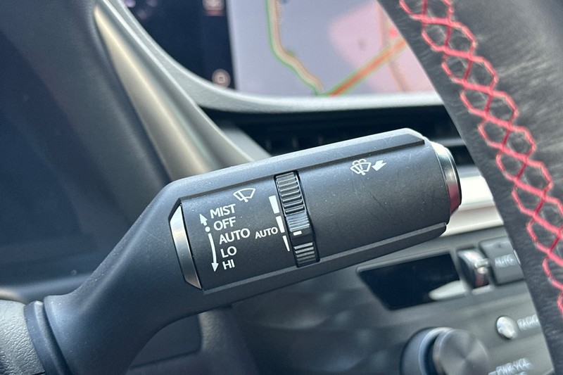 Lexus ES Vehicle Full-screen Gallery Image 36