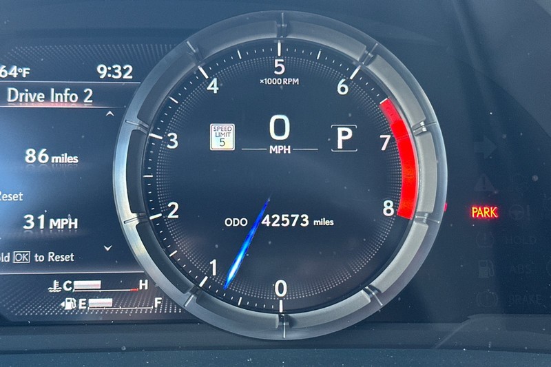 Lexus ES Vehicle Full-screen Gallery Image 38