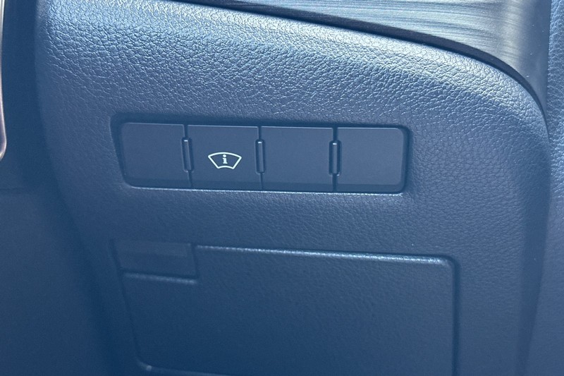 Lexus ES Vehicle Full-screen Gallery Image 39