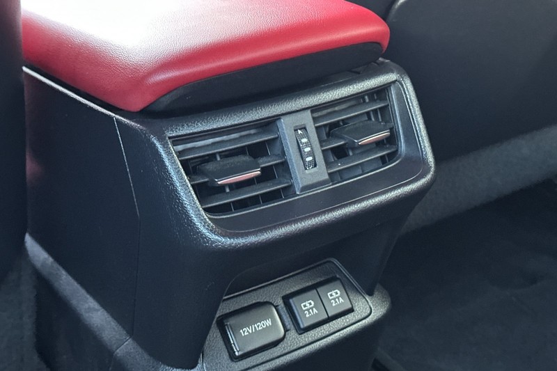 Lexus ES Vehicle Full-screen Gallery Image 40