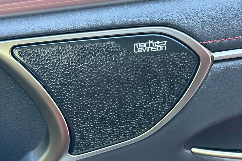 Lexus ES Vehicle Full-screen Gallery Image 41