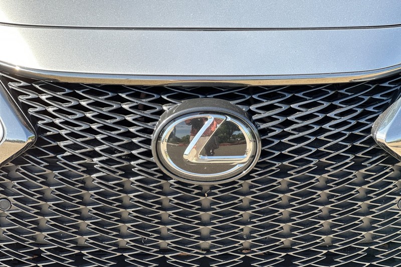 Lexus ES Vehicle Full-screen Gallery Image 46