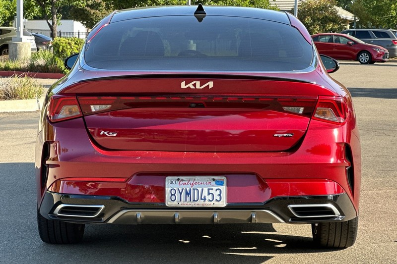 Kia K5 Vehicle Full-screen Gallery Image 05