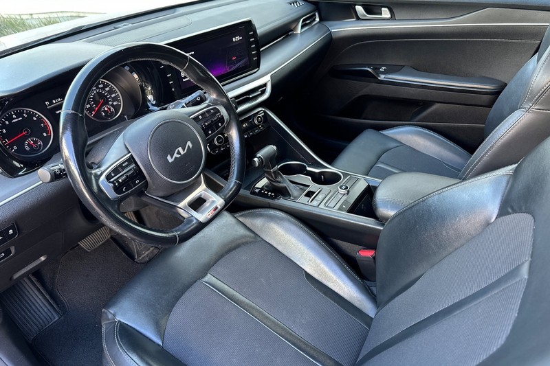 Kia K5 Vehicle Full-screen Gallery Image 10