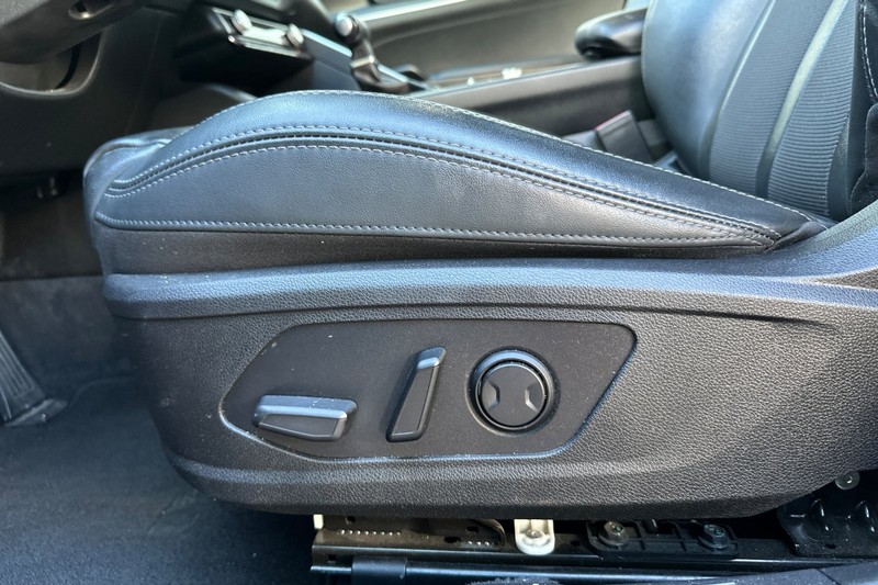 Kia K5 Vehicle Full-screen Gallery Image 13