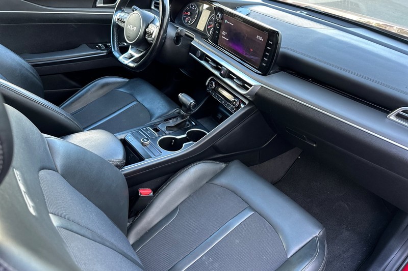 Kia K5 Vehicle Full-screen Gallery Image 18
