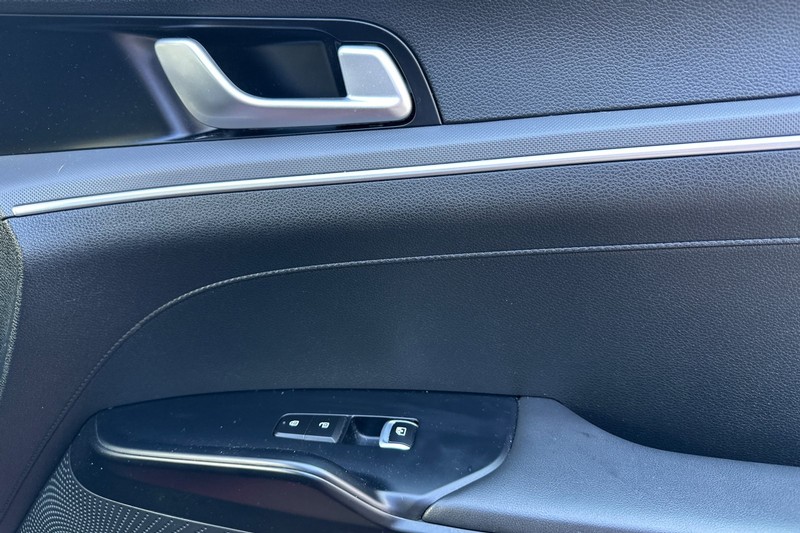 Kia K5 Vehicle Full-screen Gallery Image 20