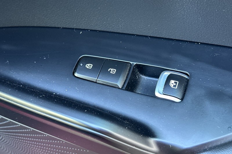 Kia K5 Vehicle Full-screen Gallery Image 21