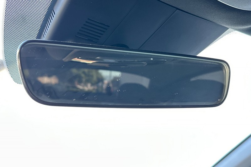 Kia K5 Vehicle Full-screen Gallery Image 24