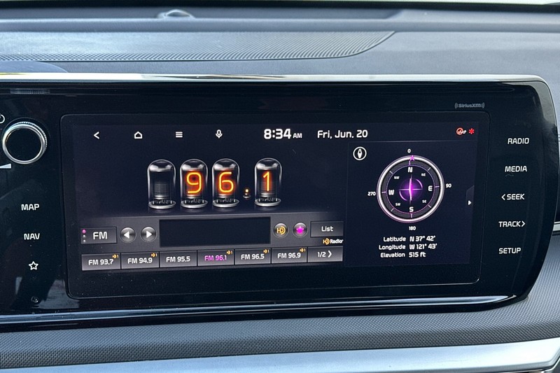Kia K5 Vehicle Full-screen Gallery Image 25
