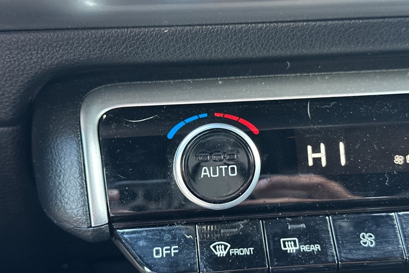 Kia K5 Vehicle Full-screen Gallery Image 28