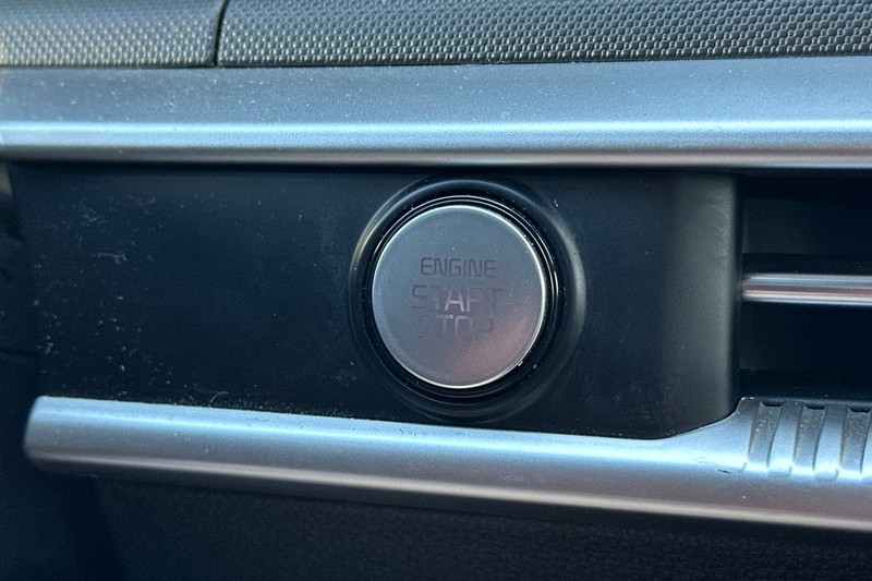Kia K5 Vehicle Full-screen Gallery Image 32