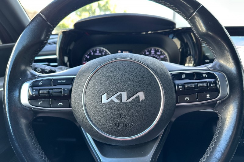 Kia K5 Vehicle Full-screen Gallery Image 33