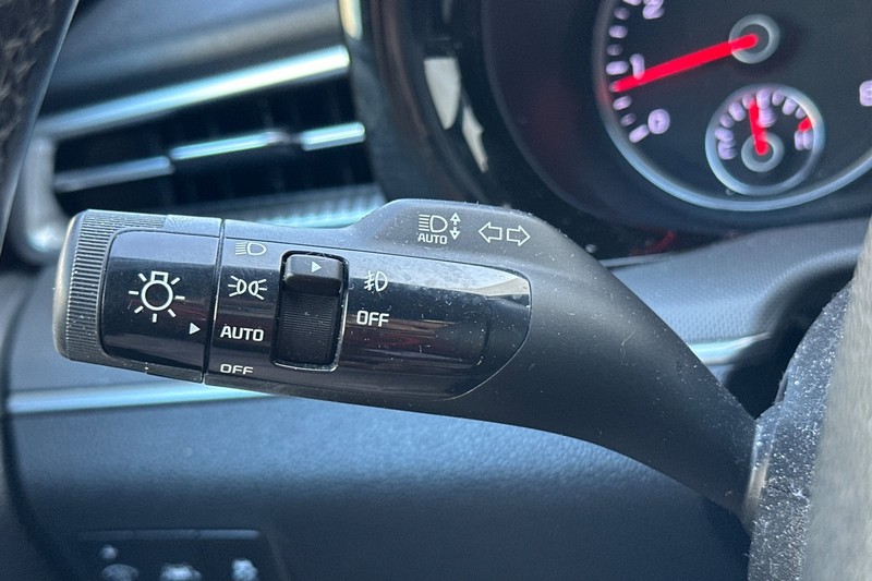 Kia K5 Vehicle Full-screen Gallery Image 35