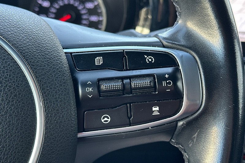 Kia K5 Vehicle Full-screen Gallery Image 36