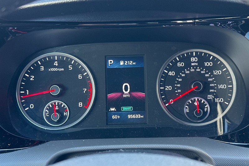 Kia K5 Vehicle Full-screen Gallery Image 38