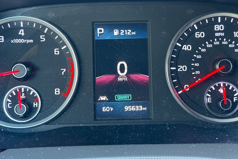 Kia K5 Vehicle Full-screen Gallery Image 39