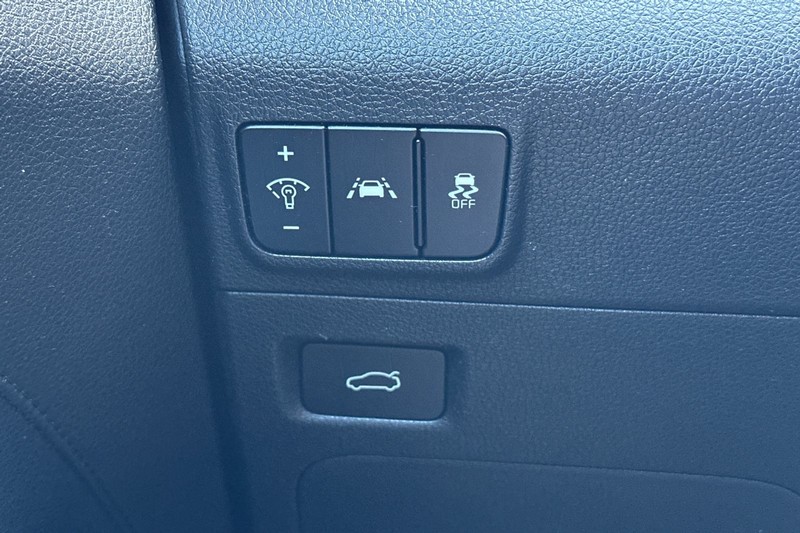 Kia K5 Vehicle Full-screen Gallery Image 40