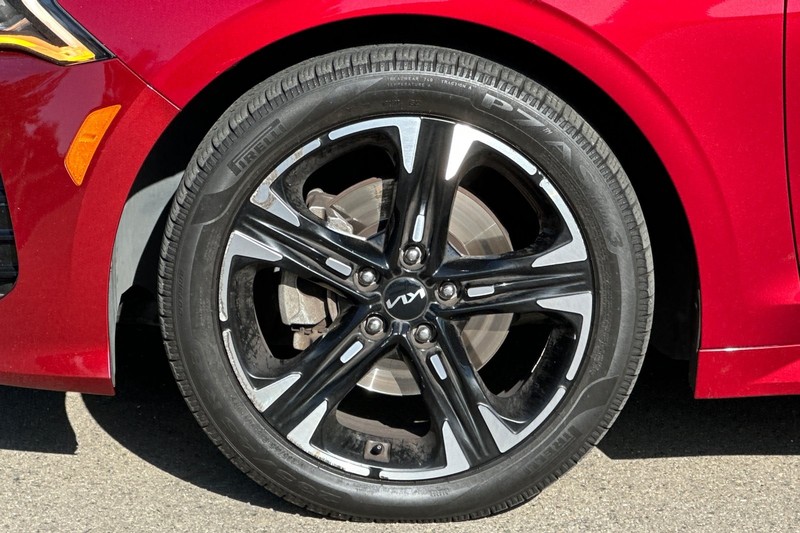 Kia K5 Vehicle Full-screen Gallery Image 43