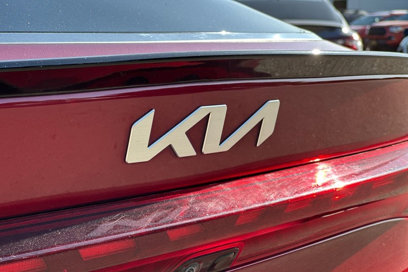 Kia K5 Vehicle Full-screen Gallery Image 49
