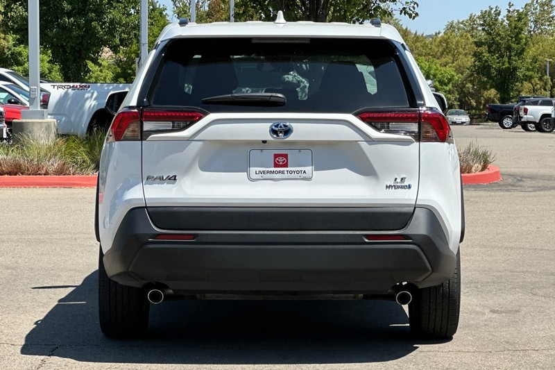 Toyota RAV4 Vehicle Full-screen Gallery Image 05