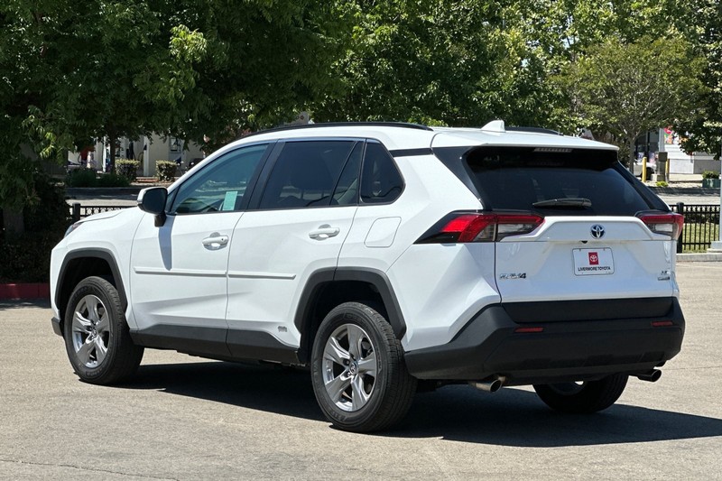 Toyota RAV4 Vehicle Full-screen Gallery Image 06