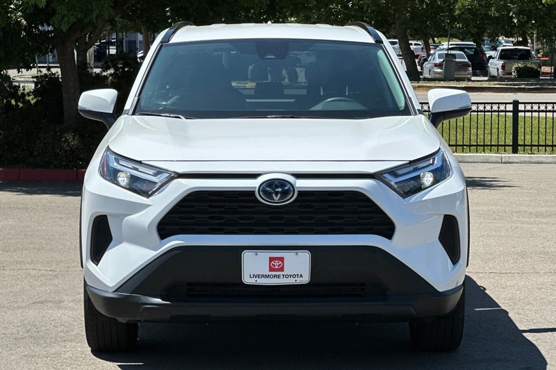 Toyota RAV4 Vehicle Full-screen Gallery Image 10