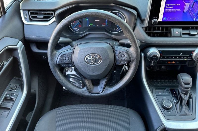 Toyota RAV4 Vehicle Full-screen Gallery Image 17