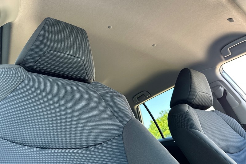 Toyota RAV4 Vehicle Full-screen Gallery Image 21