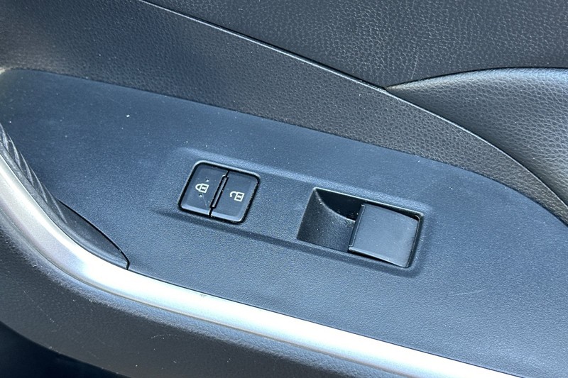 Toyota RAV4 Vehicle Full-screen Gallery Image 23