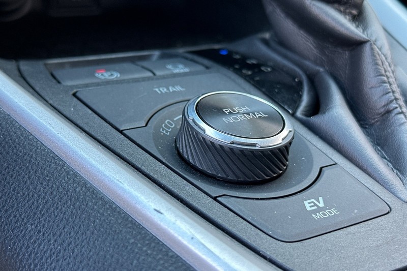 Toyota RAV4 Vehicle Full-screen Gallery Image 31