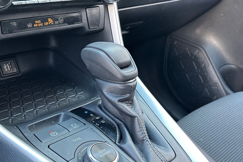 Toyota RAV4 Vehicle Full-screen Gallery Image 33