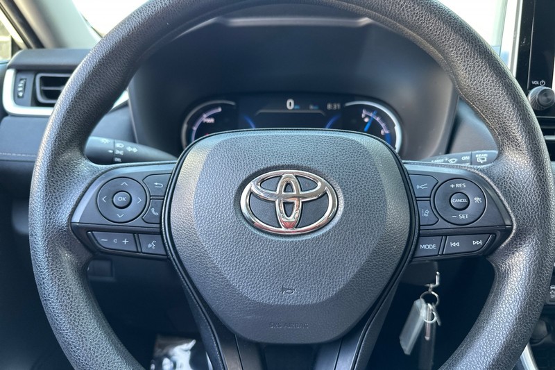 Toyota RAV4 Vehicle Full-screen Gallery Image 35
