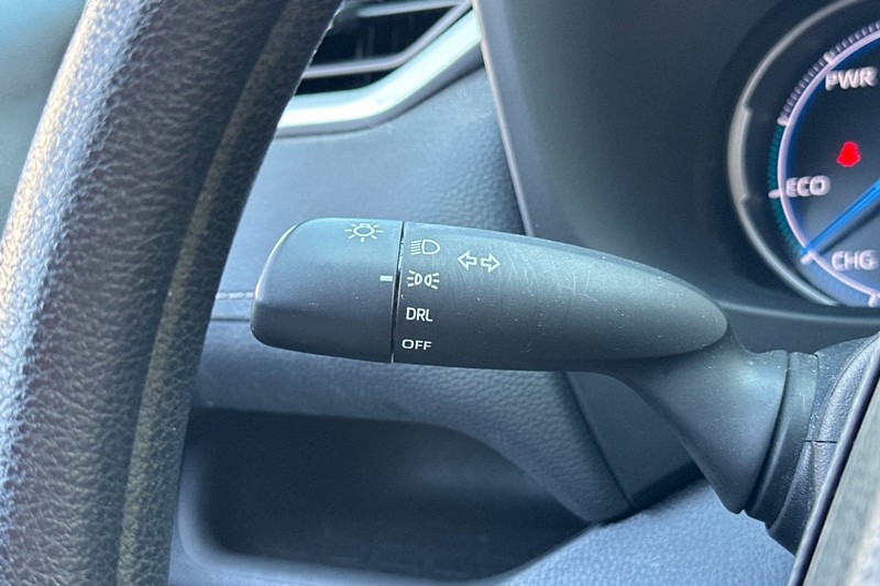 Toyota RAV4 Vehicle Full-screen Gallery Image 37