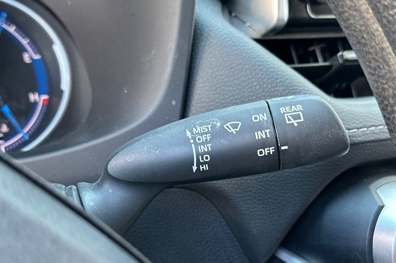 Toyota RAV4 Vehicle Full-screen Gallery Image 39