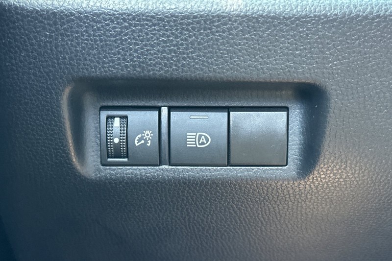 Toyota RAV4 Vehicle Full-screen Gallery Image 42