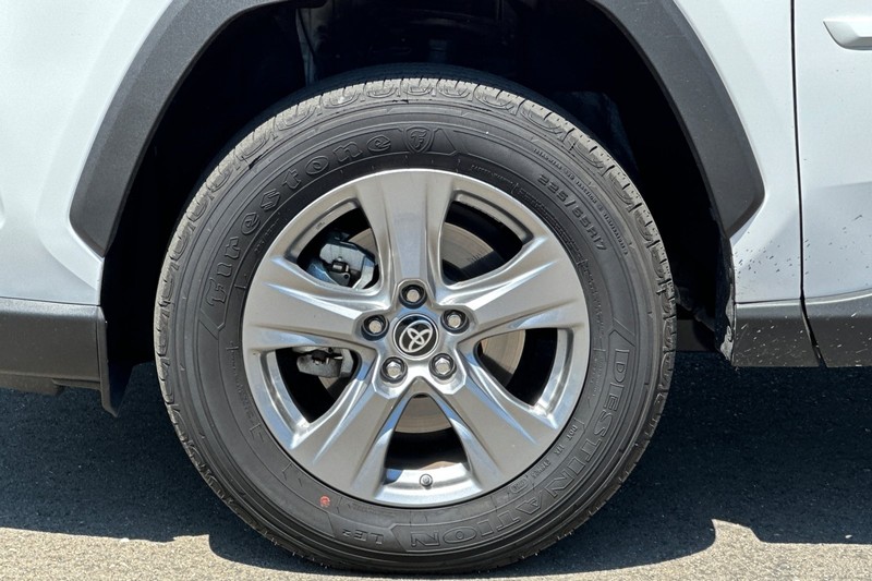 Toyota RAV4 Vehicle Full-screen Gallery Image 44