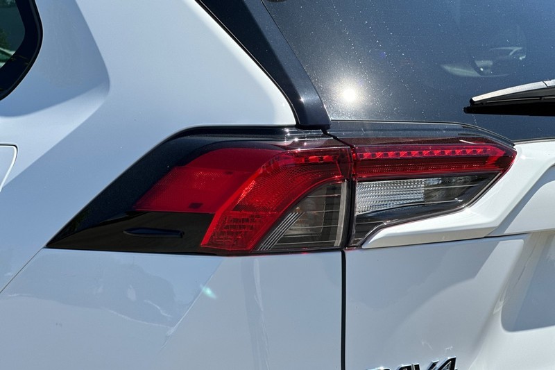Toyota RAV4 Vehicle Full-screen Gallery Image 47