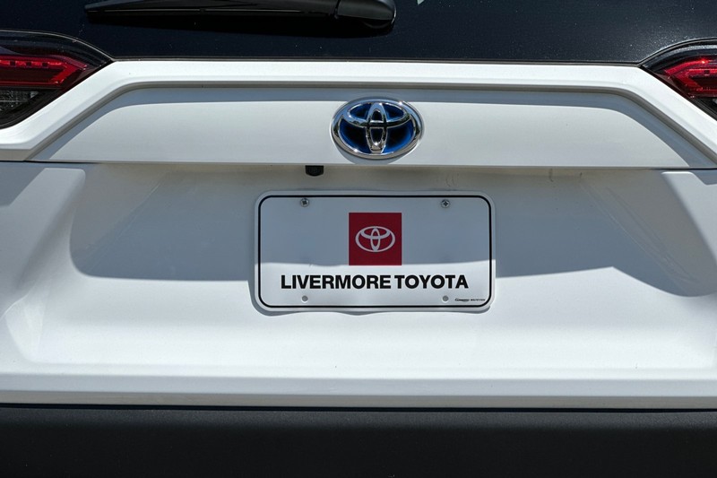 Toyota RAV4 Vehicle Full-screen Gallery Image 48