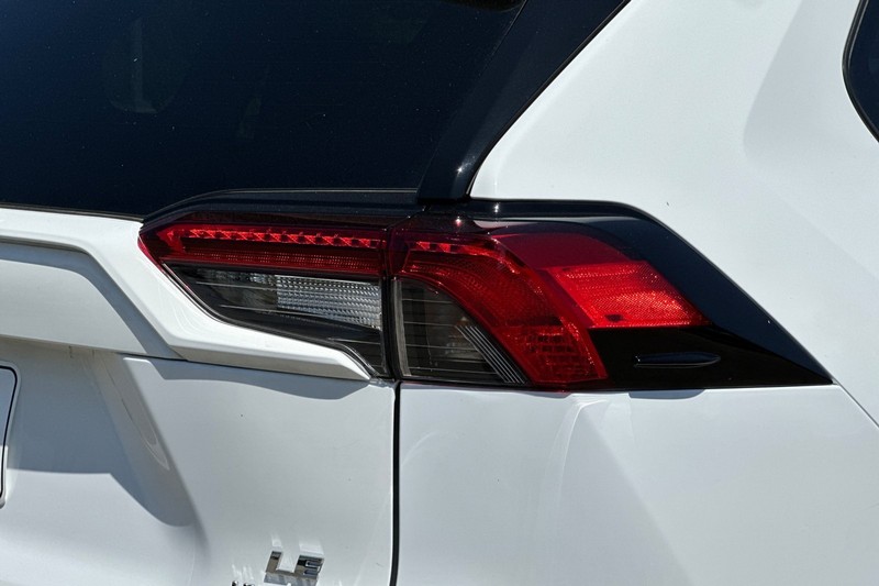 Toyota RAV4 Vehicle Full-screen Gallery Image 49