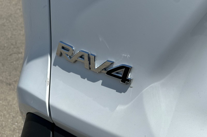 Toyota RAV4 Vehicle Full-screen Gallery Image 50