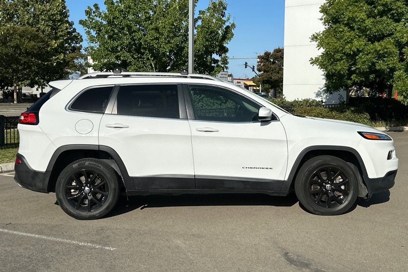 Jeep Cherokee Vehicle Full-screen Gallery Image 03