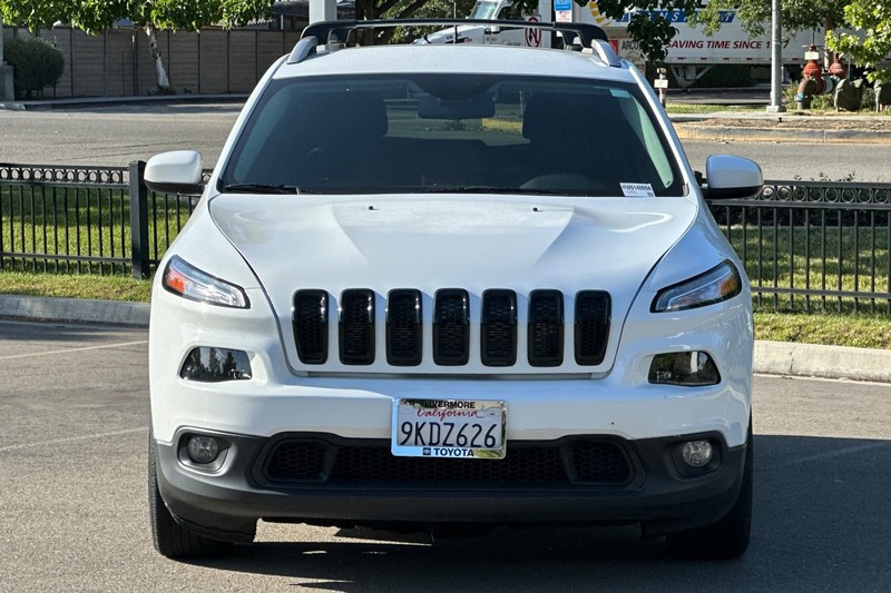 Jeep Cherokee Vehicle Full-screen Gallery Image 09